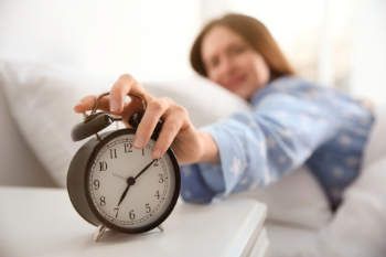 How to Adjust Your Sleep Schedule for Daylight Saving Time (Spring Forward and Fall Back)